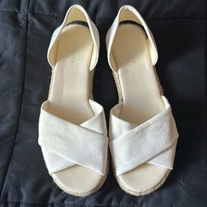 Never worn white sandal espadrille🌟